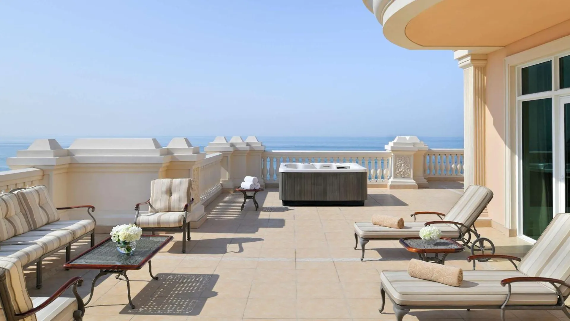***** Resort Raffles The Palm Hotel Dubai United Arab Emirates