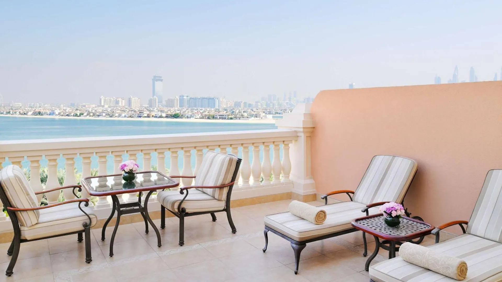 Raffles The Palm Hotel Dubai 5*,