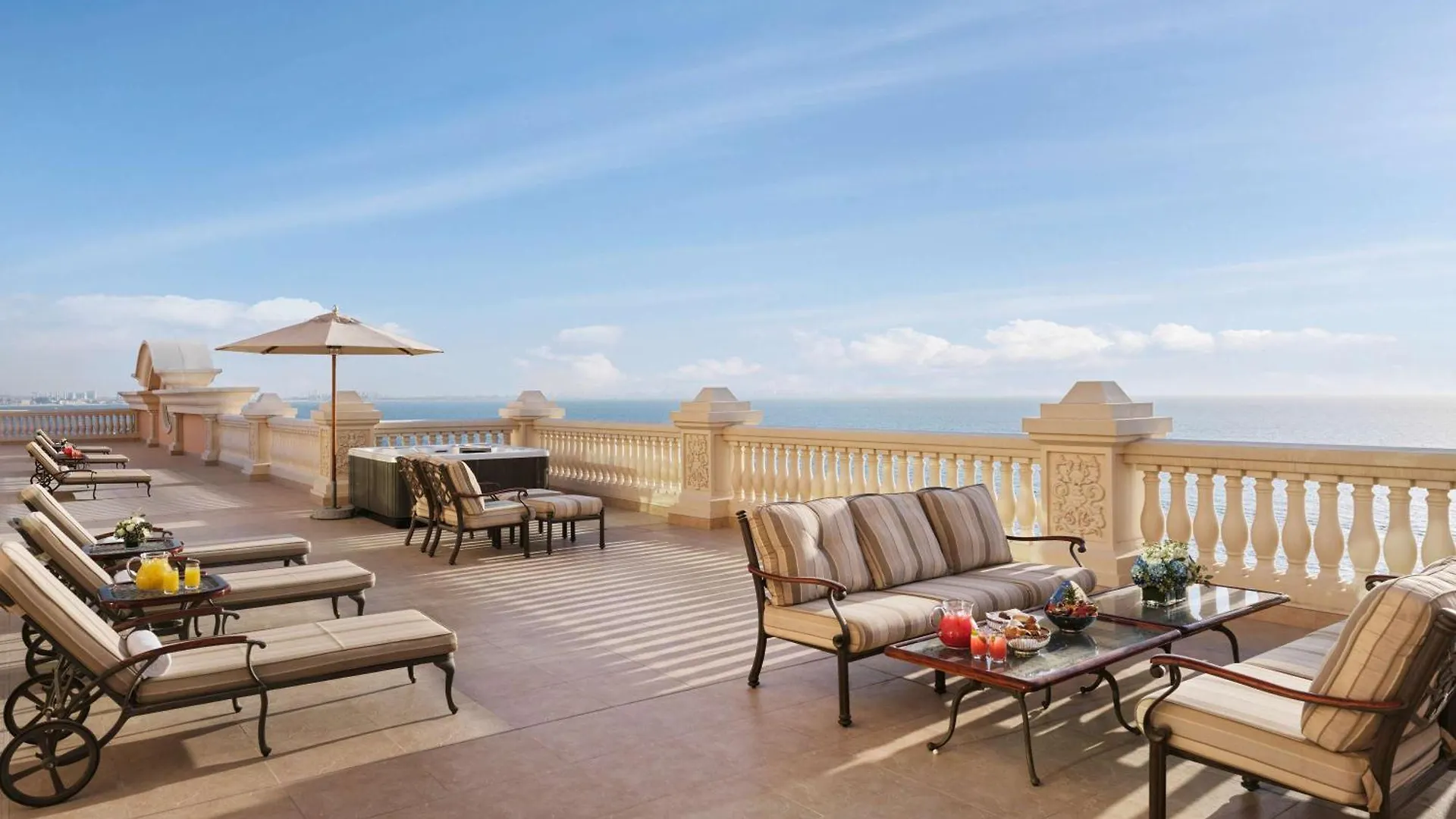 ***** Resort Raffles The Palm Hotel Dubai United Arab Emirates